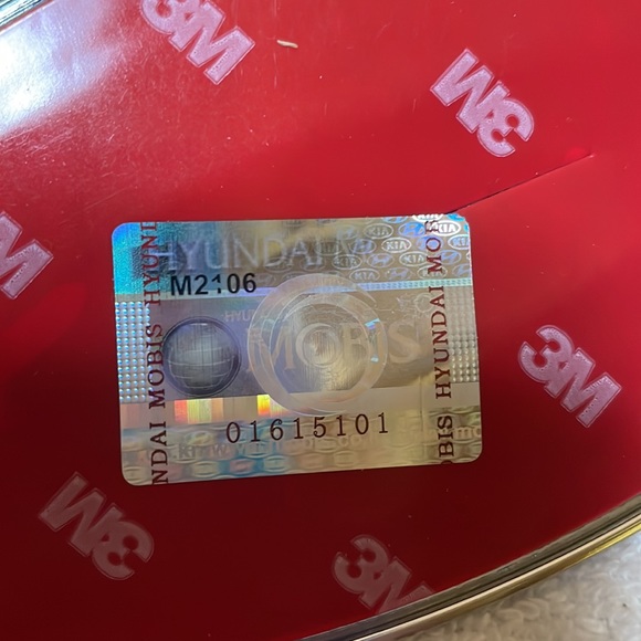 KIS Hood emblem original part from Hyundai - Picture 6 of 6